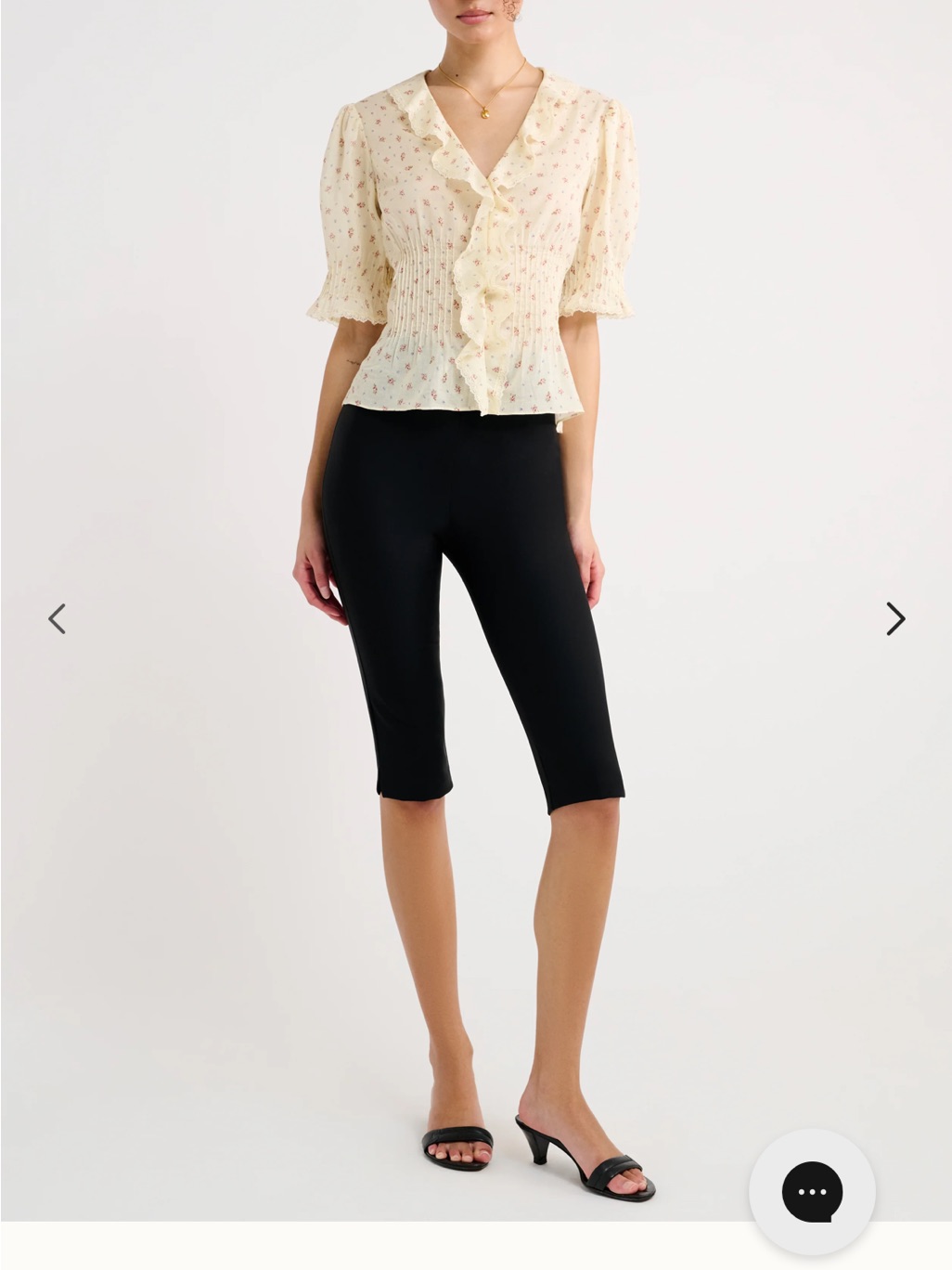Rumored Black Knee-Length Stretch Capris